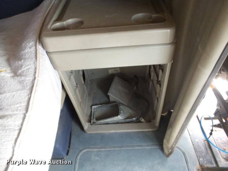 image for item J2638 2007 International 9400i semi truck