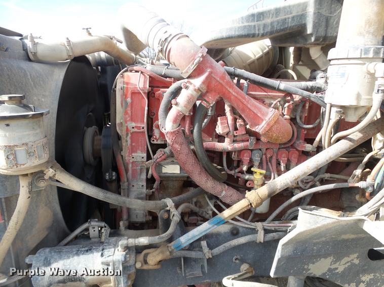 image for item J2638 2007 International 9400i semi truck