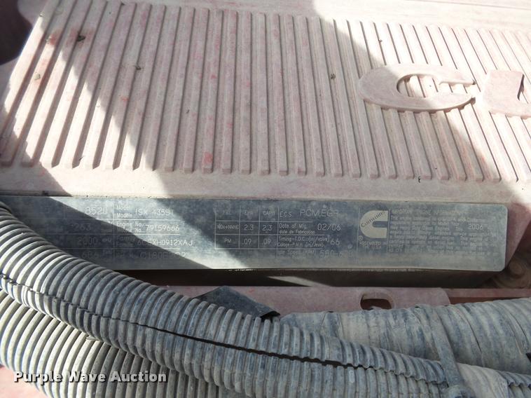 image for item J2638 2007 International 9400i semi truck