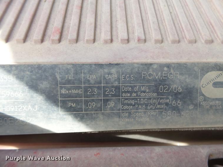 image for item J2638 2007 International 9400i semi truck