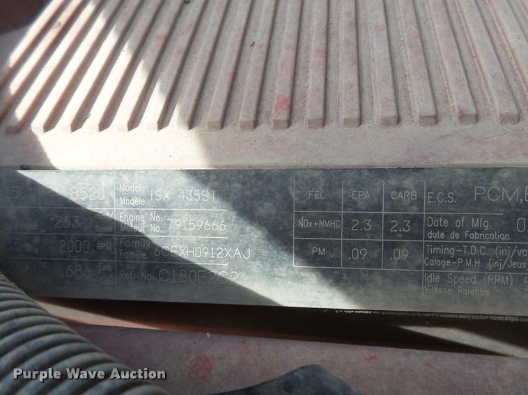 image for item J2638 2007 International 9400i semi truck