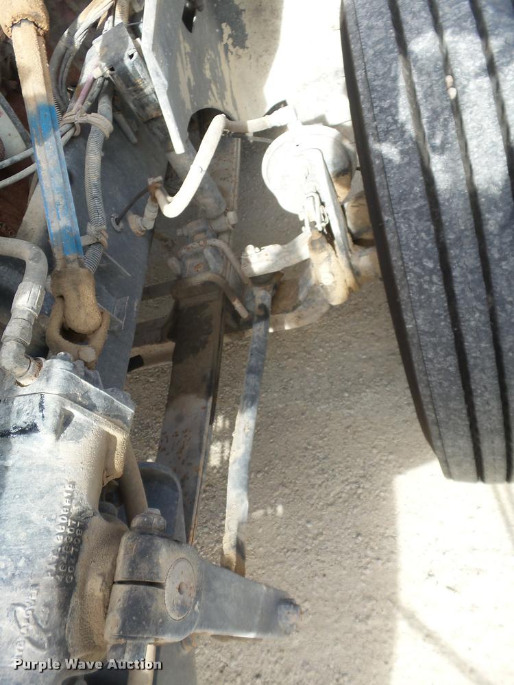 image for item J2638 2007 International 9400i semi truck