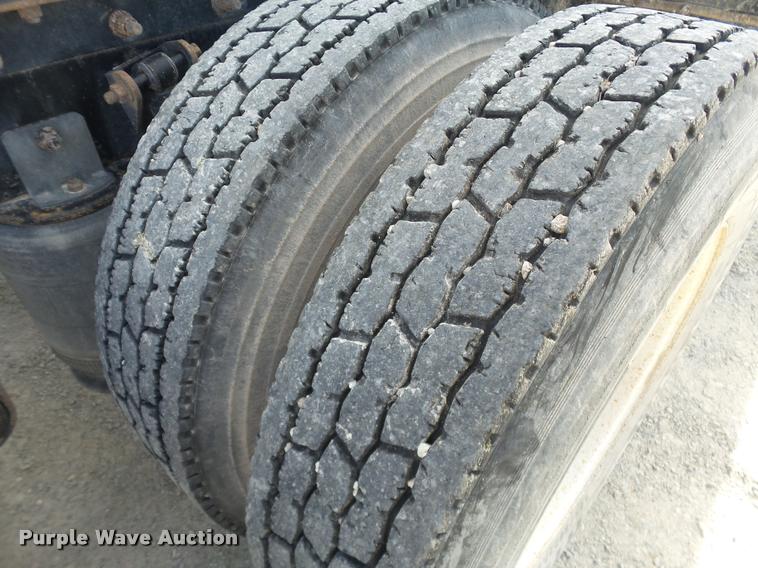 image for item J2638 2007 International 9400i semi truck