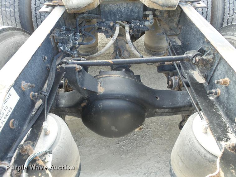 image for item J2638 2007 International 9400i semi truck