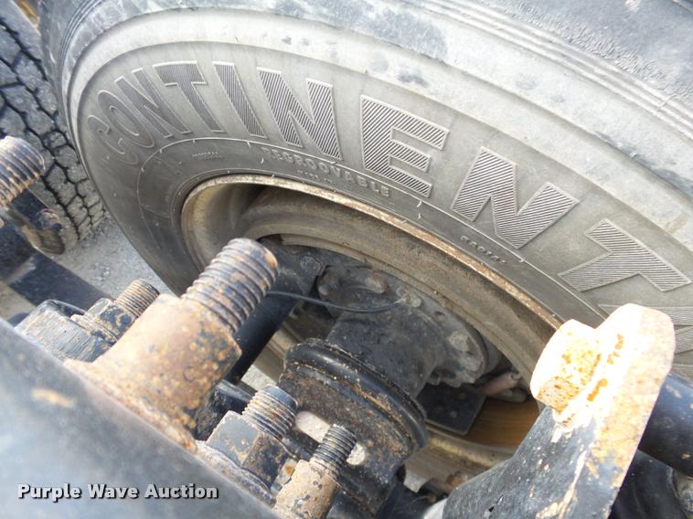 image for item J2638 2007 International 9400i semi truck