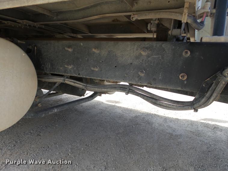 image for item J2638 2007 International 9400i semi truck