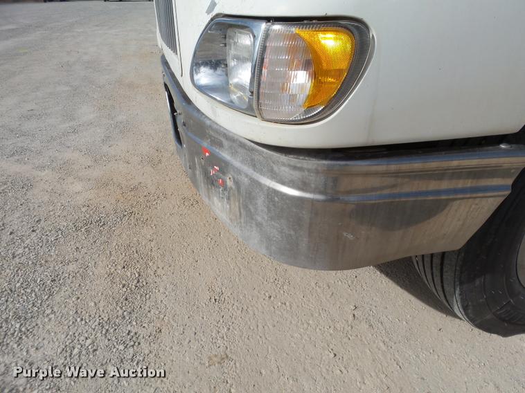 image for item J2638 2007 International 9400i semi truck