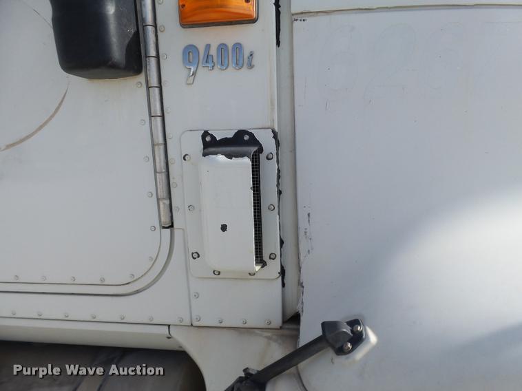 image for item J2638 2007 International 9400i semi truck