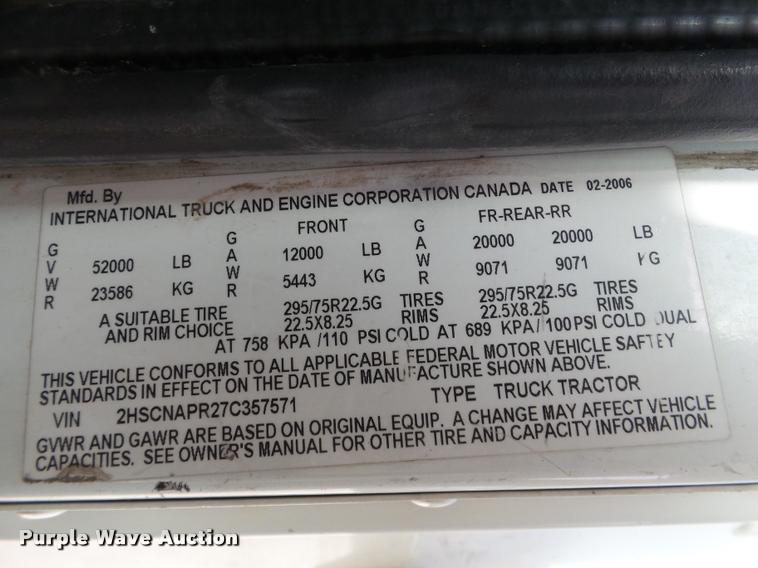 image for item J2638 2007 International 9400i semi truck