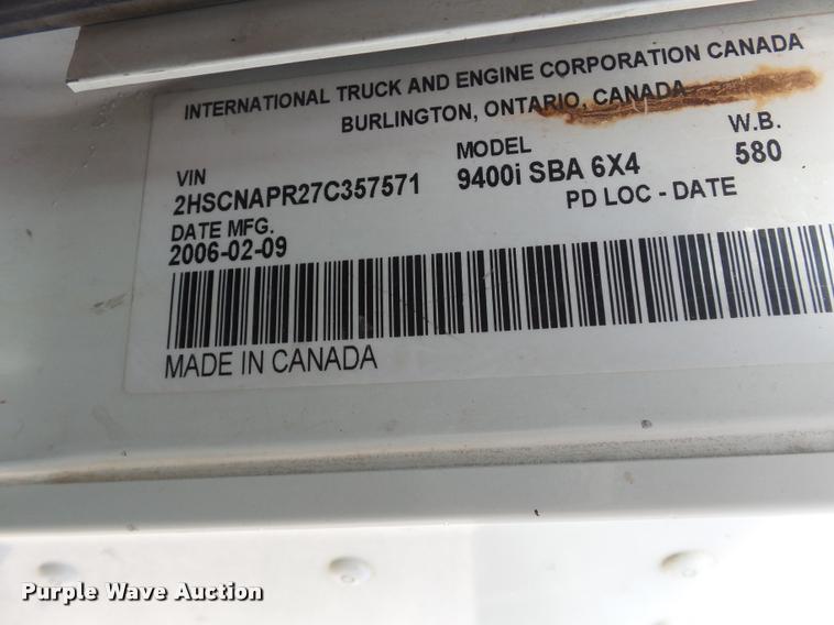 image for item J2638 2007 International 9400i semi truck