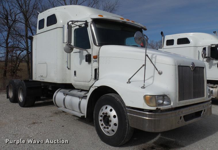image for item J2639 2007 International 9400i semi truck