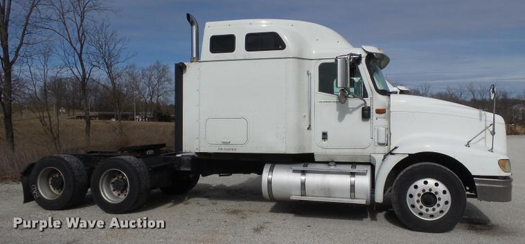 image for item J2639 2007 International 9400i semi truck