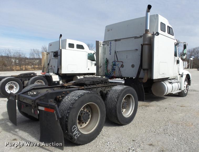 image for item J2639 2007 International 9400i semi truck