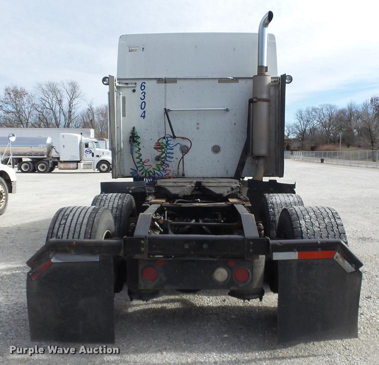 image for item J2639 2007 International 9400i semi truck