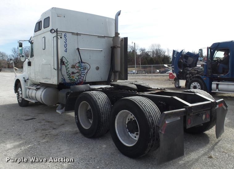 image for item J2639 2007 International 9400i semi truck