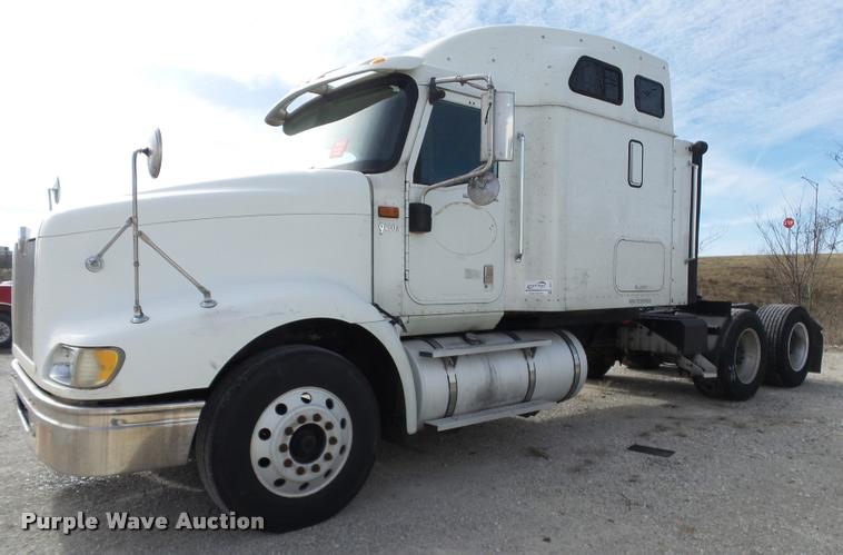 image for item J2639 2007 International 9400i semi truck