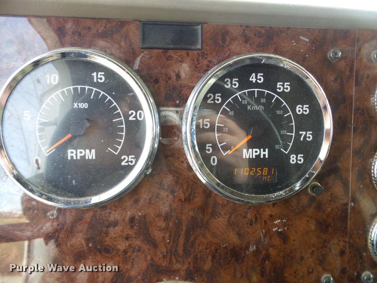 image for item J2639 2007 International 9400i semi truck