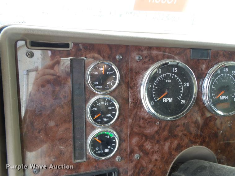 image for item J2639 2007 International 9400i semi truck