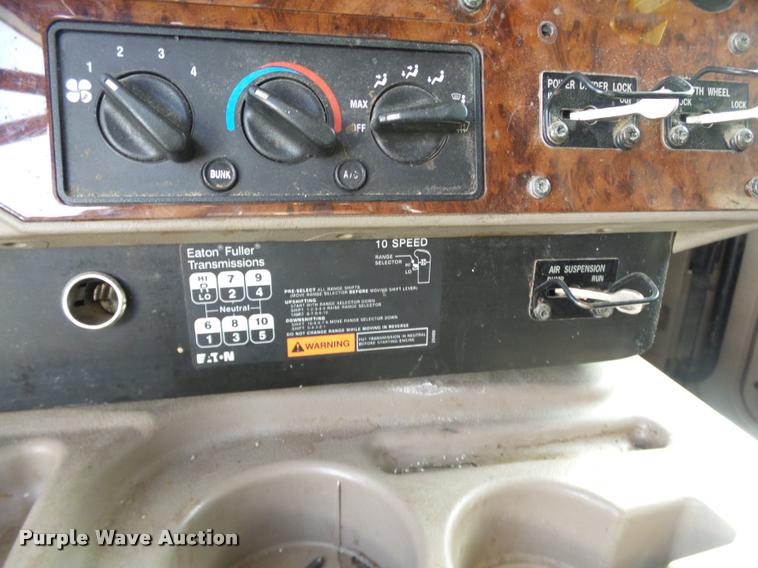 image for item J2639 2007 International 9400i semi truck