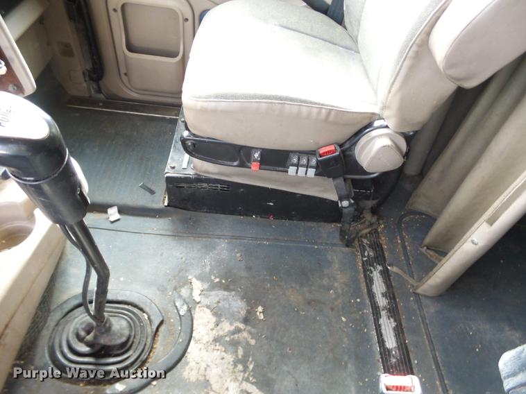 image for item J2639 2007 International 9400i semi truck