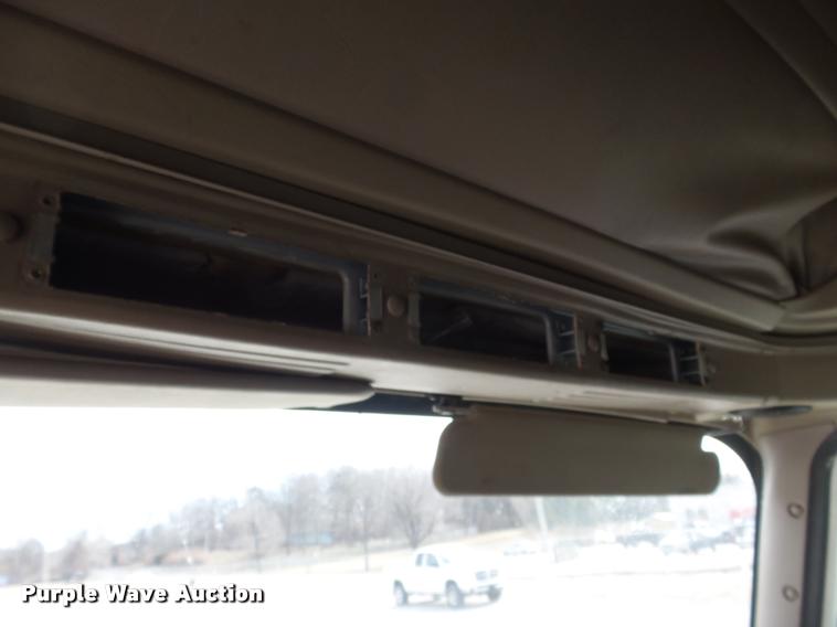 image for item J2639 2007 International 9400i semi truck