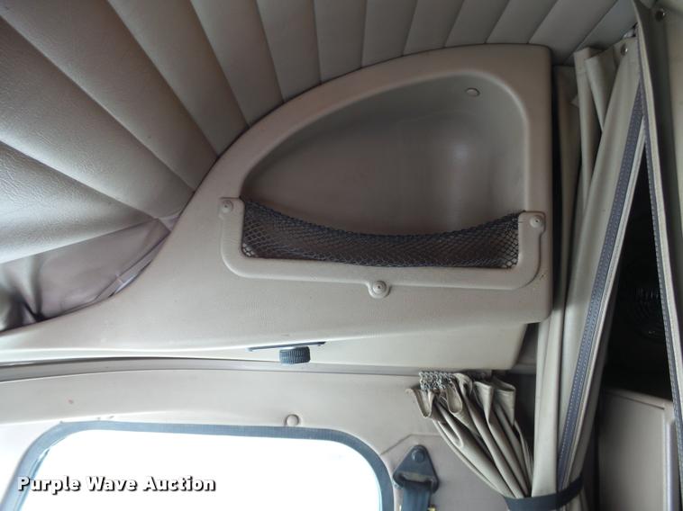 image for item J2639 2007 International 9400i semi truck