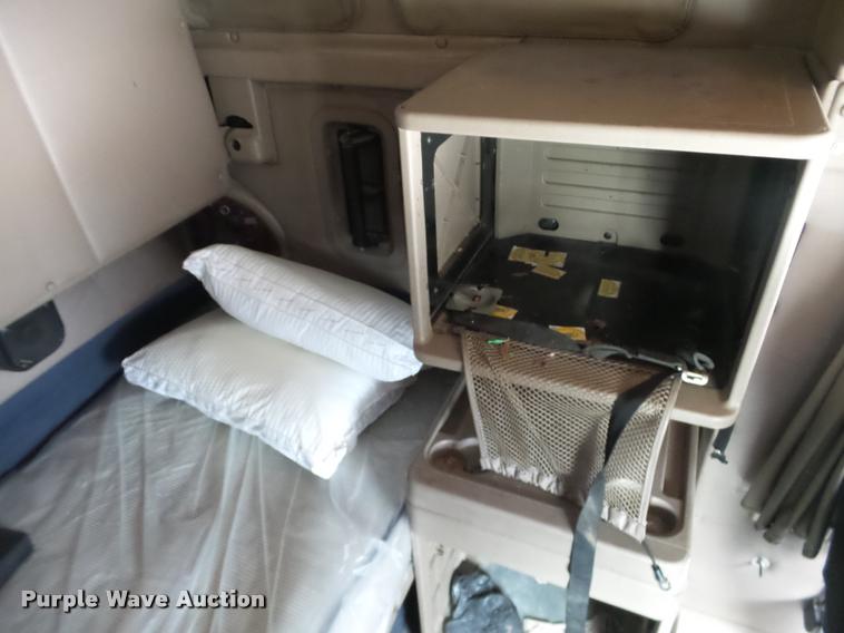 image for item J2639 2007 International 9400i semi truck