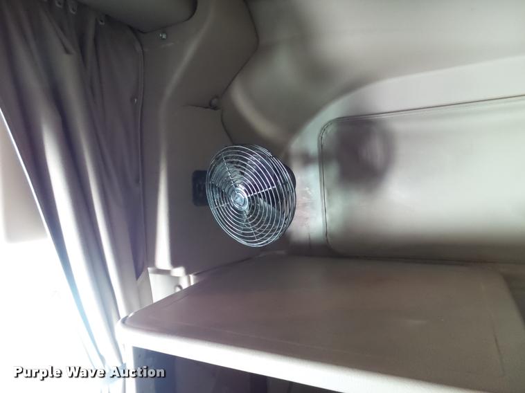 image for item J2639 2007 International 9400i semi truck