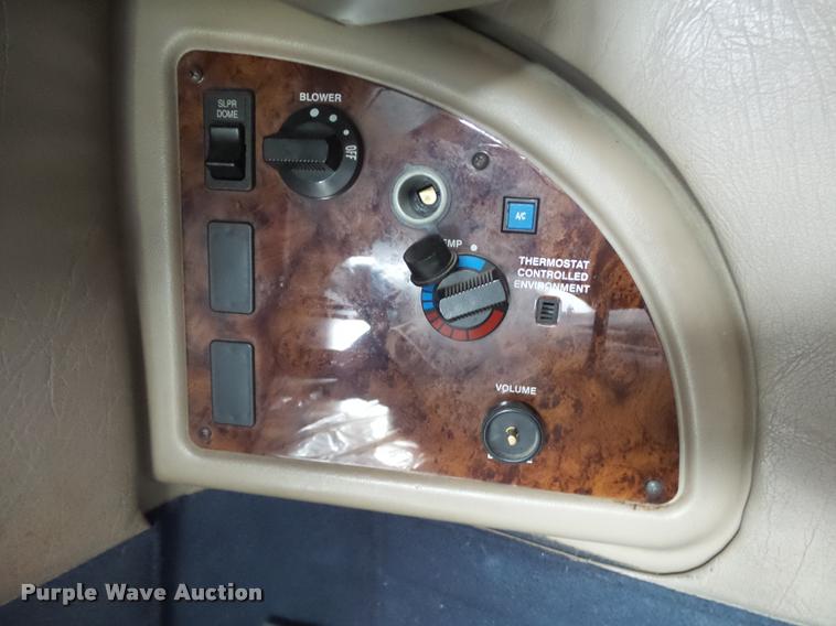 image for item J2639 2007 International 9400i semi truck