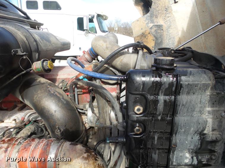 image for item J2639 2007 International 9400i semi truck