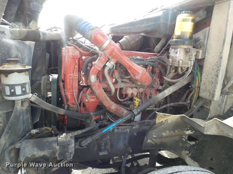 image for item J2639 2007 International 9400i semi truck