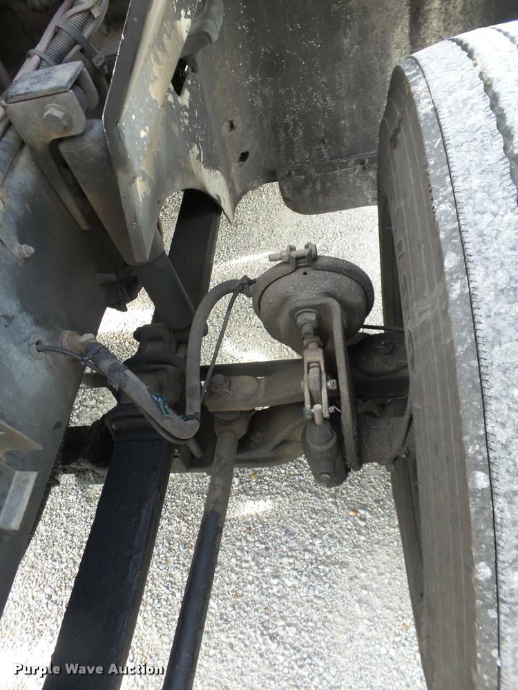 image for item J2639 2007 International 9400i semi truck