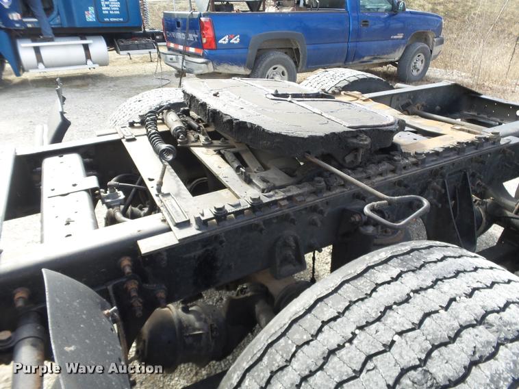 image for item J2639 2007 International 9400i semi truck