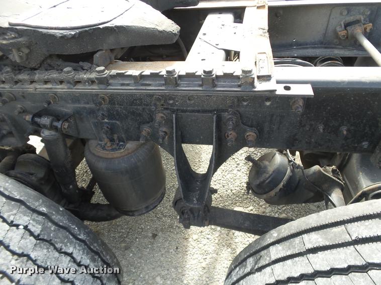 image for item J2639 2007 International 9400i semi truck