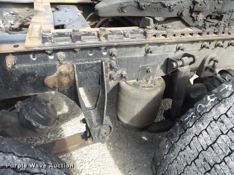 image for item J2639 2007 International 9400i semi truck