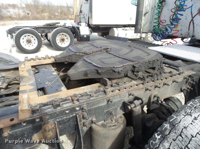 image for item J2639 2007 International 9400i semi truck