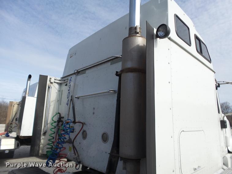 image for item J2639 2007 International 9400i semi truck