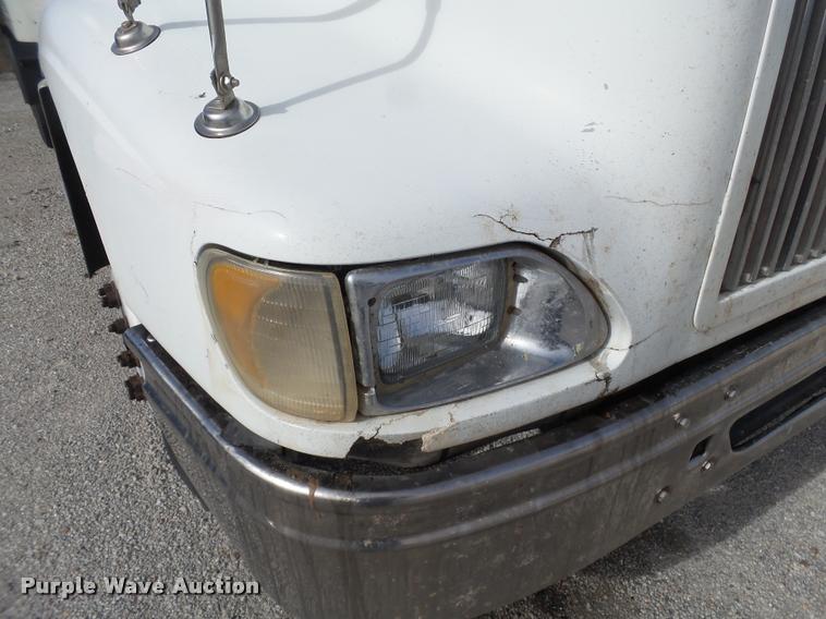 image for item J2639 2007 International 9400i semi truck