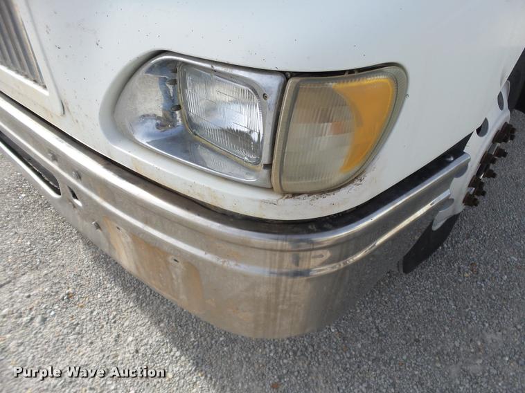 image for item J2639 2007 International 9400i semi truck