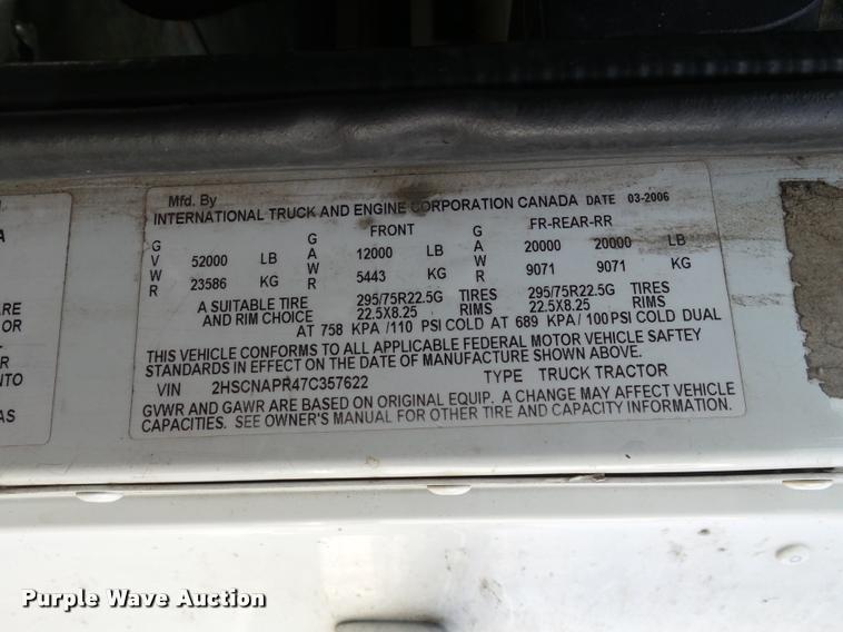 image for item J2639 2007 International 9400i semi truck