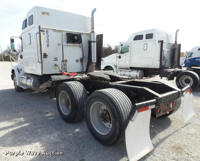 image for item J2640 2007 International 9400i semi truck