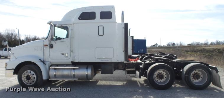 image for item J2640 2007 International 9400i semi truck