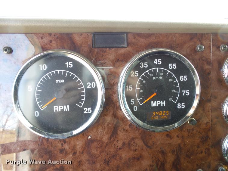 image for item J2640 2007 International 9400i semi truck