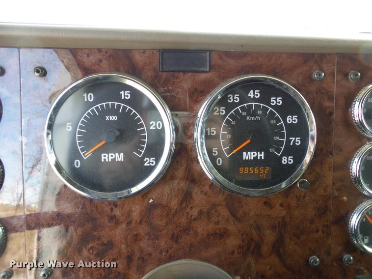 image for item J2640 2007 International 9400i semi truck