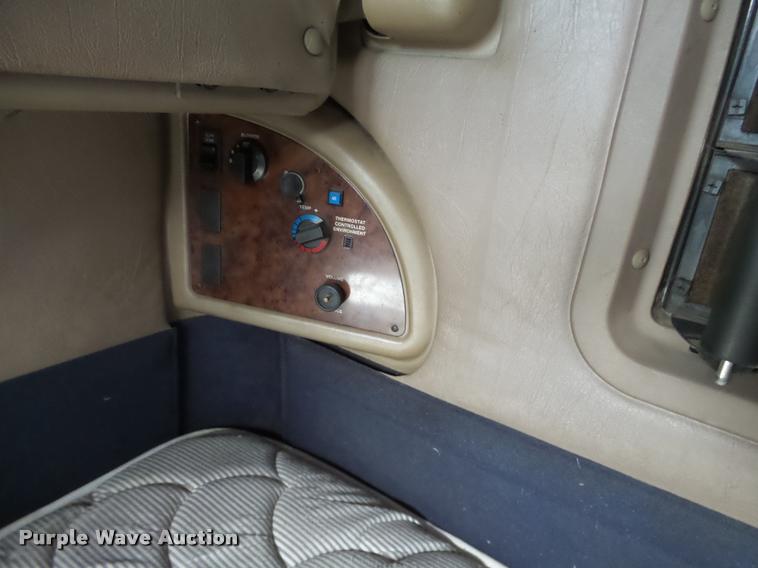 image for item J2640 2007 International 9400i semi truck