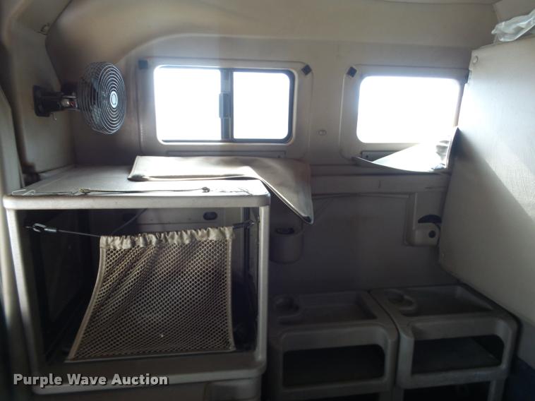 image for item J2640 2007 International 9400i semi truck