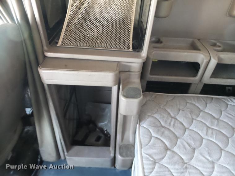 image for item J2640 2007 International 9400i semi truck