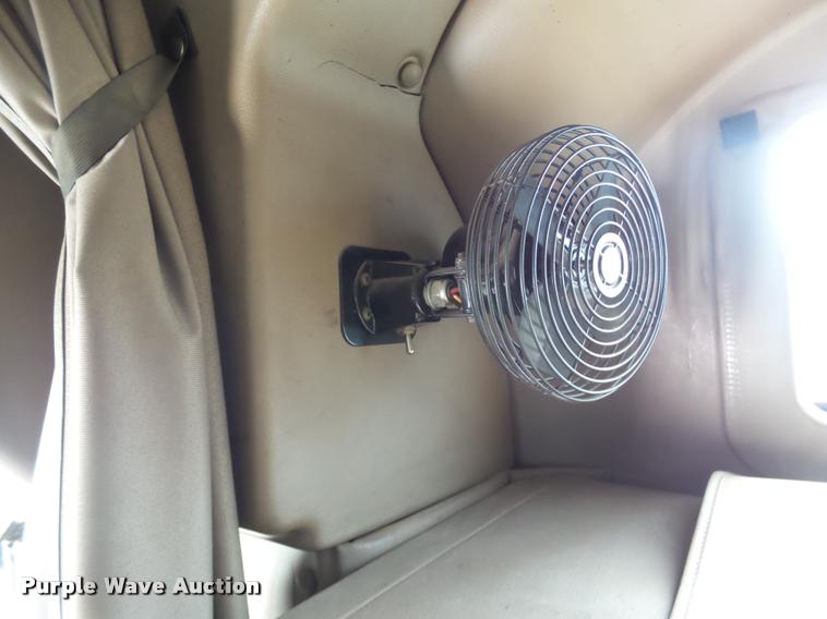 image for item J2640 2007 International 9400i semi truck