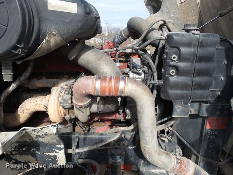 image for item J2640 2007 International 9400i semi truck