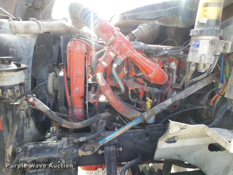 image for item J2640 2007 International 9400i semi truck